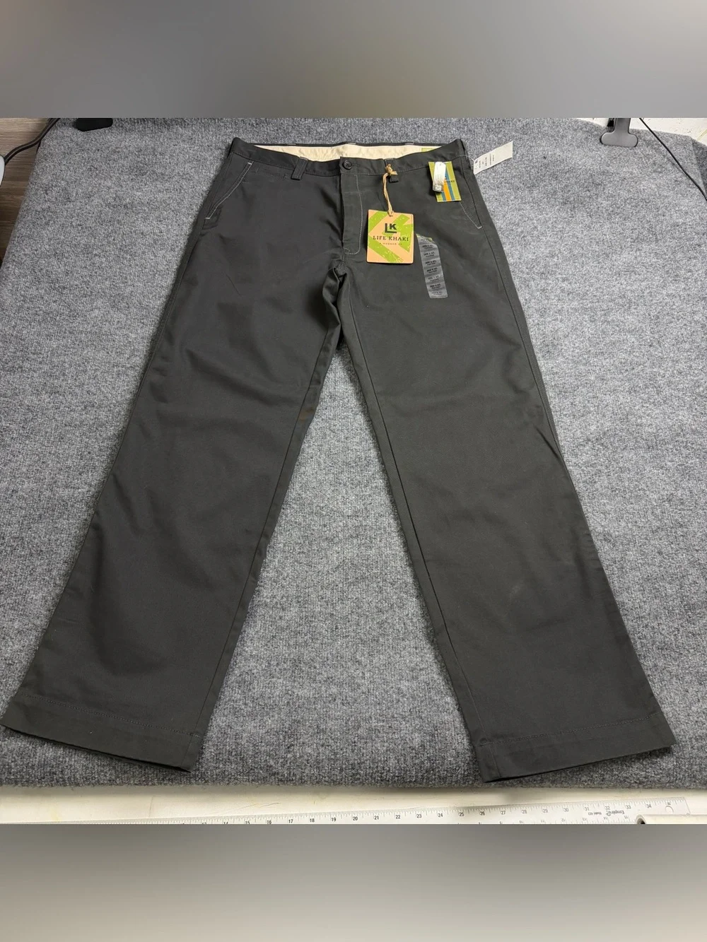 NWT Life Khaki Haggar Pants Men's 36x32 Straight Fit Comfort Chino Gray